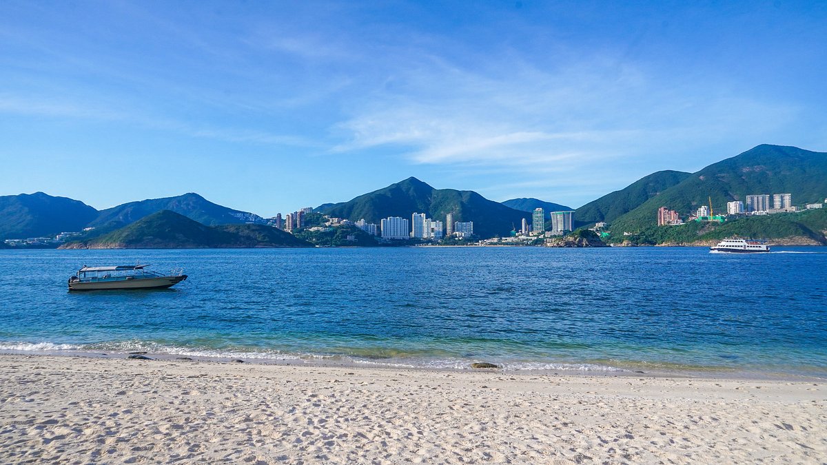 Repulse Bay Beach Escape